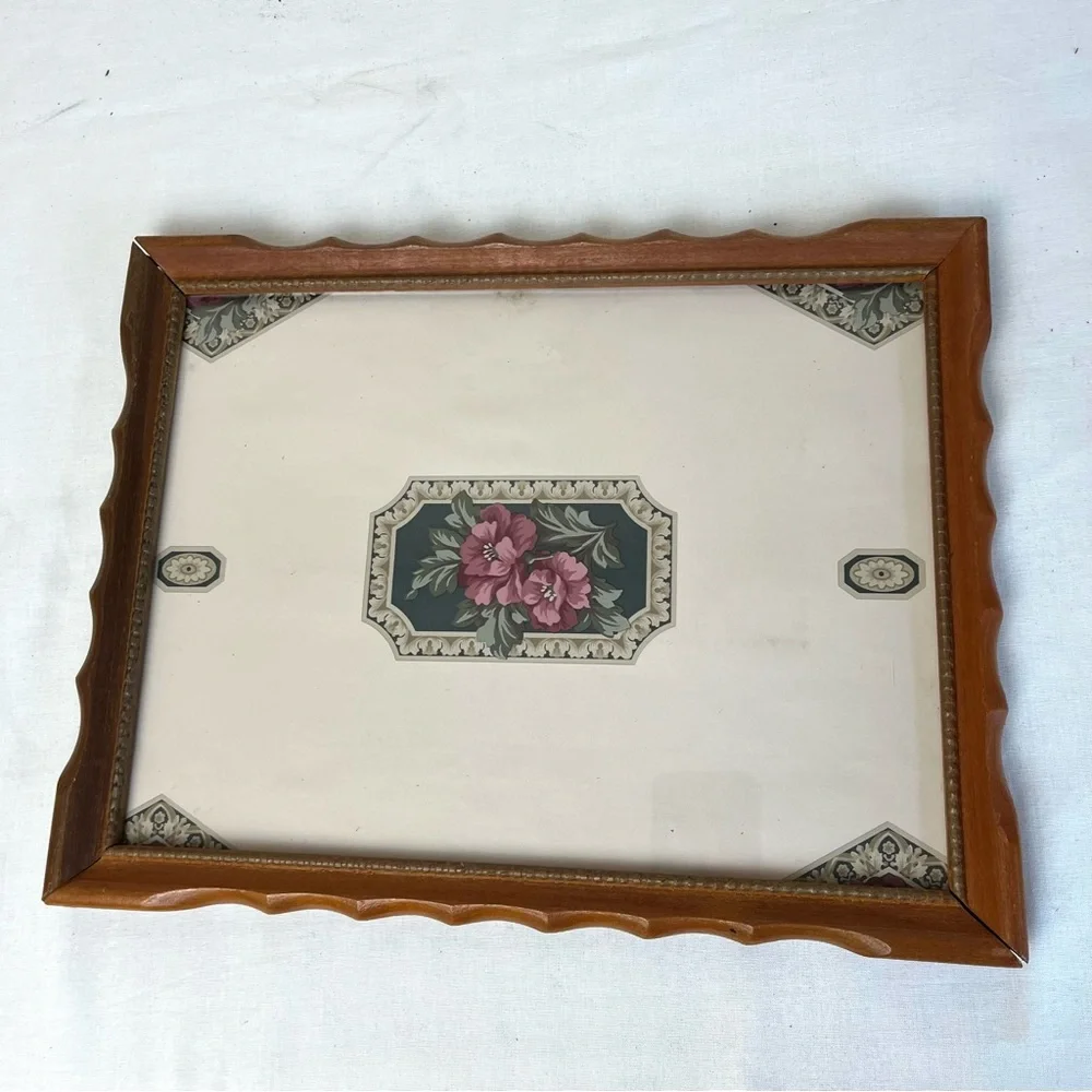 Vintage Sculpted Edge Maple Frame